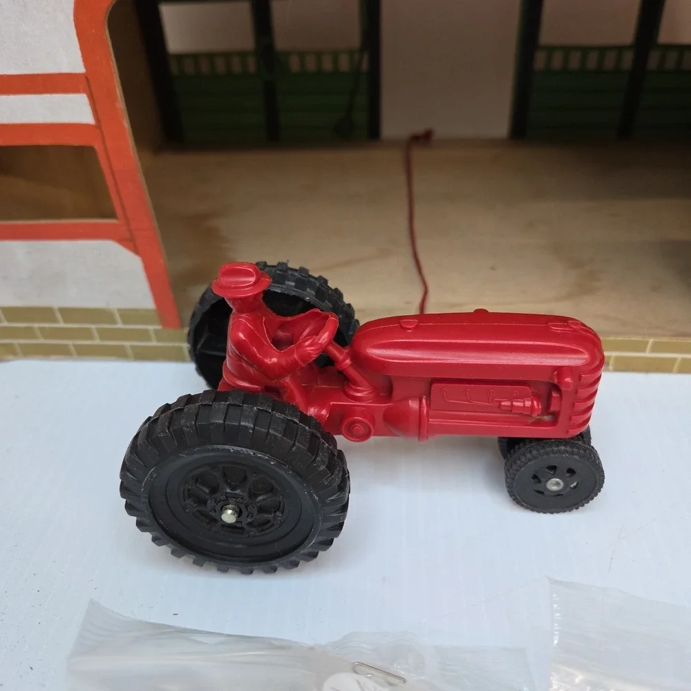 Vintage Honor Bilt Farm Play Set Wood Barn Building Tractor & Figures 1943